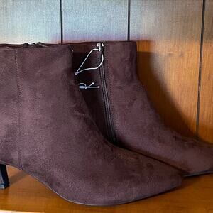 NWT Size 7.5 Universal Thread Suede Boots with 2” Heel & 6” Ankle